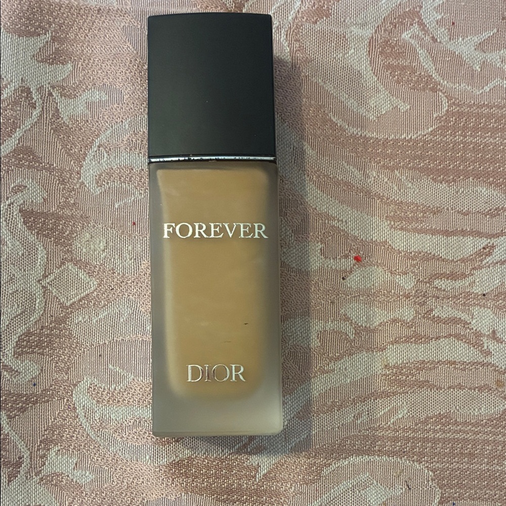 Dior Forever Liquid Foundation - 4N new without box